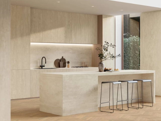 Travertino Navona White - Atlas Plan: Prémiová velkoformátová keramika